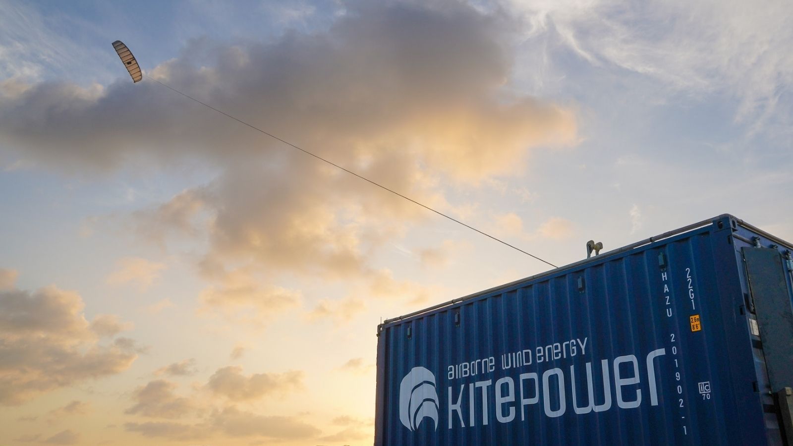 Container with the Kitepower logo linked to a kite in the air.