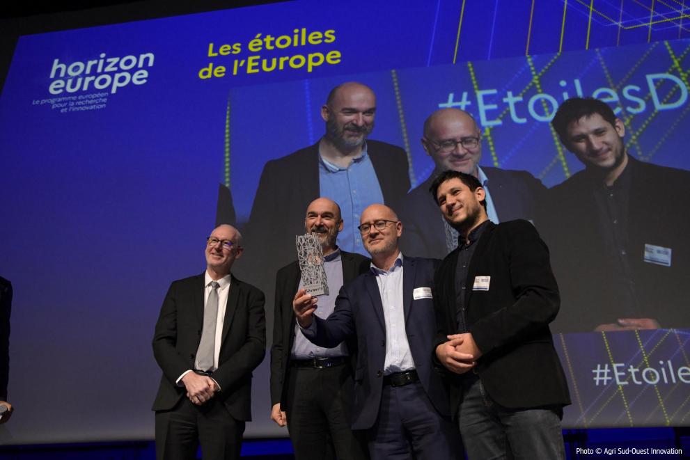 Representatives of Agri Sud-Ouest Innovation, coordinator of DIVA, receiving “Les étoiles de l’Europe” Trophy from the French Ministry of Research during the forum of Horizon Europe in Paris.