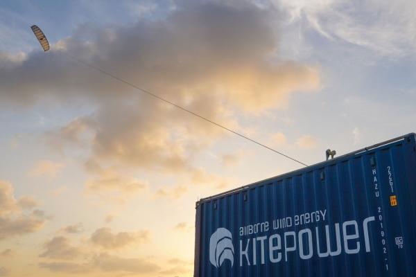 Container with the Kitepower logo linked to a kite in the air.